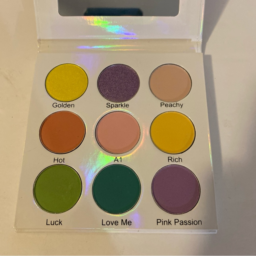 Queen district Beauty QDB eyeshadow Pallet NIB